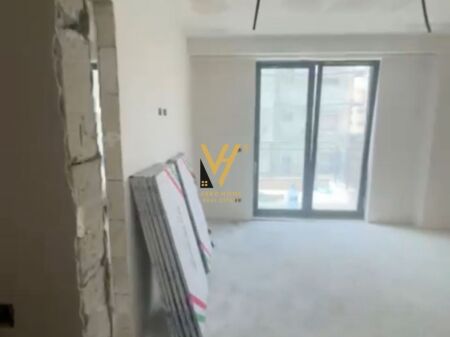 JEPET ZYRE 100 M2 ME QIRA TE RRUGA BOGDANEVE 120.000 LEKE