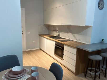 🏡 Jepet me qira apartament 1+1  📍 Kompleksi Magnet, zona 21 Dhjetori 💰 Çmimi: 60.000 lekë / muaj