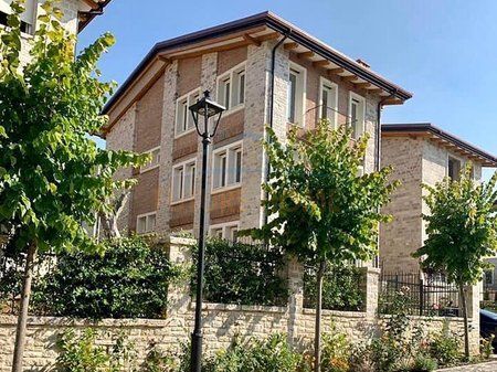 Shitet, Vilë Individuale 4-Katëshe, Secret Garden, Teg. 