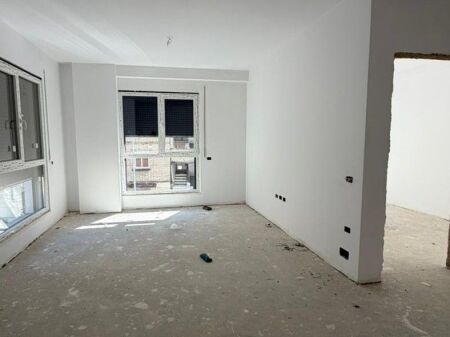 Shitet apartament 2+1  Ali Demi, tregu elektrik