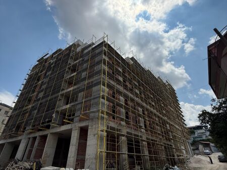 🏡 Shitet Apartament 2+1 – Ali Dem, tek ish Burgu i Grave