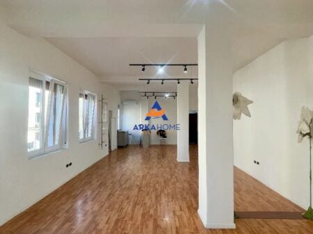 JEPET ME QERA APARTAMENT "NE BLLOK" 800 EURO