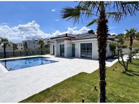 Vilë - Për Shitje - Rruga e Vilave, Tiranë(ID: 530191025-270)