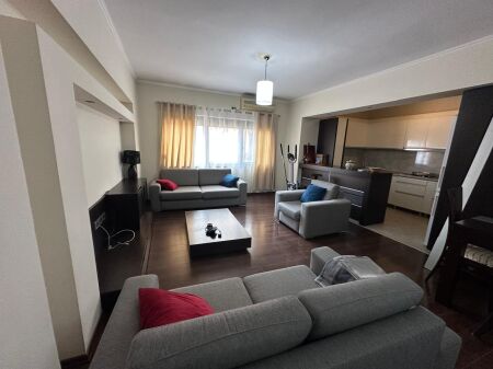 🏢Rruga e Elbasanit jepet me qera apartament ,2+1+2, i mobiluar.85,000Leke