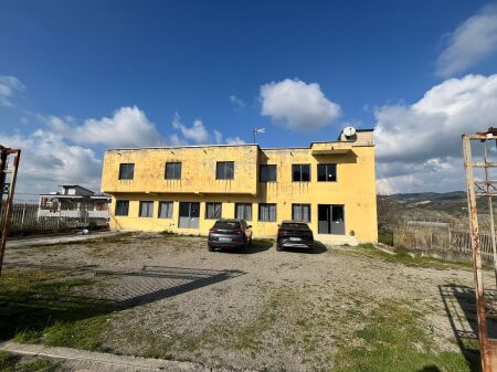 Multifunctional building for rent in the Ndroq area, near Ashik Park