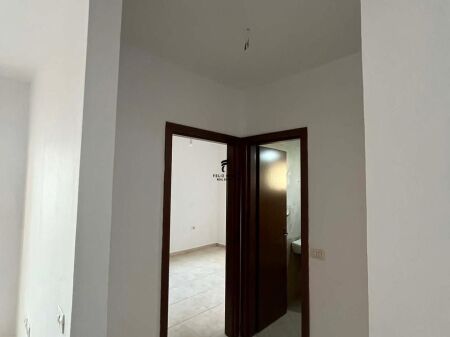 ZYRE ME QERA 96 M2 ISH FUSHA AVIACIONIT 55.000 LEKE FH-58552