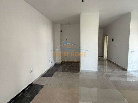 Shitet, Apartament 2+1+2, Casa Italia, Tirane.