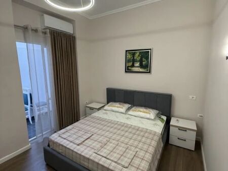 Garsoniere e kthyer ne 1+1 per shitje, Rruga e Durresit