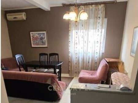 Vendiamo appartamento 3+1 vicino alla Procura di Tirana .