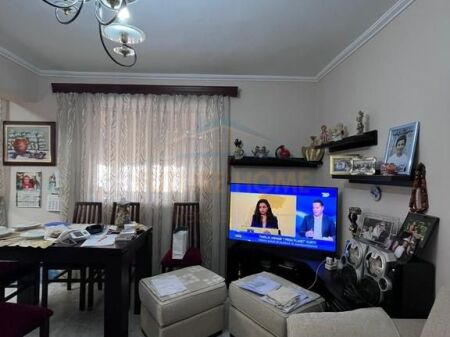 Shitet, Apartament 2+1, Pazari i Ri, Tiranë.