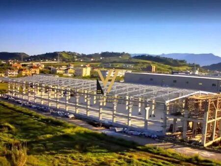 MAGAZZINO 4.400 M2 IN AFFITTO A PRUSH 20.000 EURO