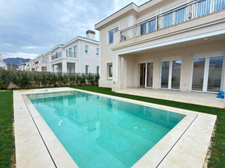 🏡 Vilë Luksoze për Shitje – Rolling Hills 2