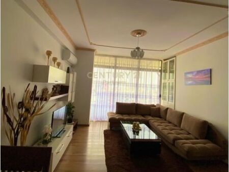 APARTAMENT 2+1 PER SHITJE NE KAMEZ