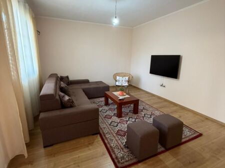 Me qira, Kati i dytë i një shtëpie private, Qendra, Durrës