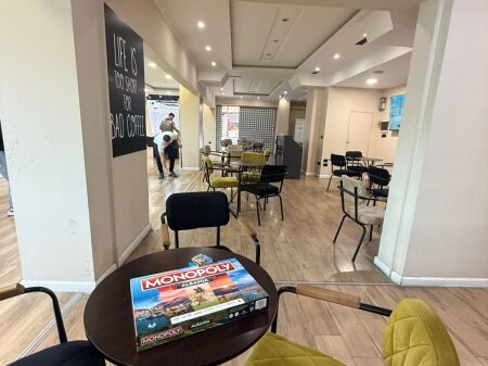 Biznes, Komuna e Parisit!