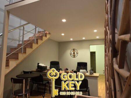 🏢 JEPET ME QIRA AMBIENT KOMERCIAL DUPLEKS NË PLAZH – PRANË PALACE HOTEL 🌊