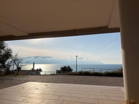 Okazion Te kalaja 1+1 me garazh 120.000