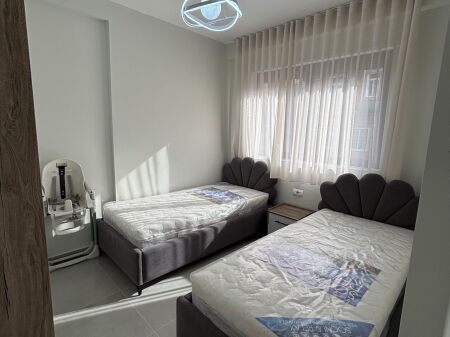 Apartament me qera 2+1+🅿️tek Rruga Durresit prane Coloseut 900€