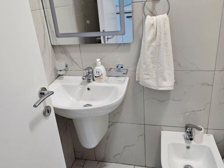 2+1,i mobiluar rezidenca henke,perballe spitalit amerikan 3,700 euro