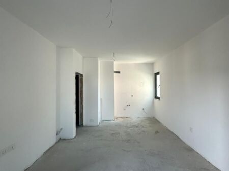 🏡 Shitet Apartament 1+1 – Corner Residence, Rruga e Kavajes