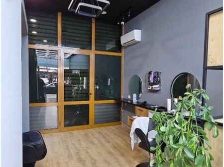 AMBIENT BIZNESI ME QIRA, PAS KOMPLEKSIT 'SQUARE 21' | Kati 0/fasade ne rruge