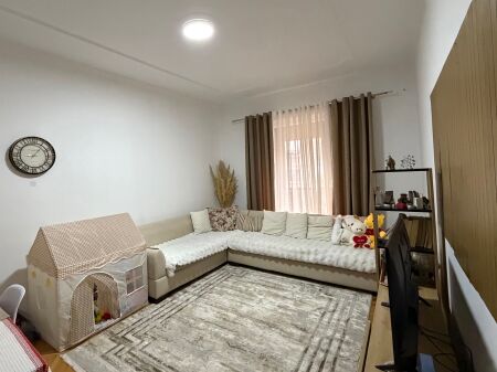 Jepet me qera apartament 2+1 Myslym Shyri 620 Euro