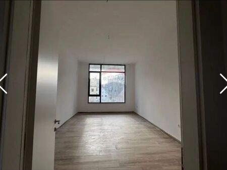 AMBIENT ZYRE PER QIRA TEK RR.MINE PEZA!