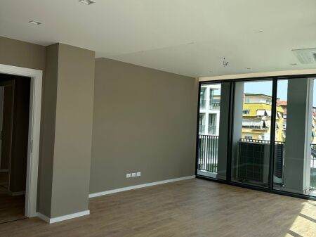 Apartament me Qera te Lake View