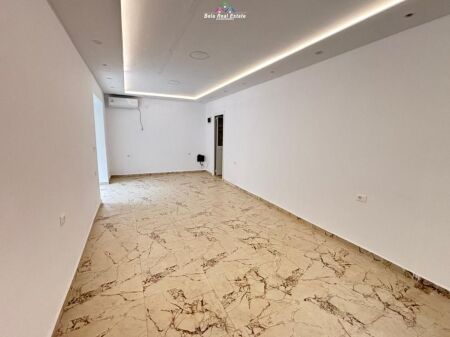 Dyqan me qera tek 21 Dhjetori (ID BD21677) Tirane