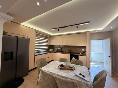 Shesim apartament 1+1 pallat ekzistues tek Varri Bamit 115,000 €