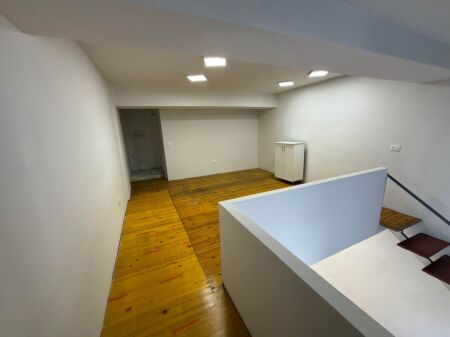 JEPET ME QERA AMBIENT BIZNESI TEK RRUGA E ELBASANIT