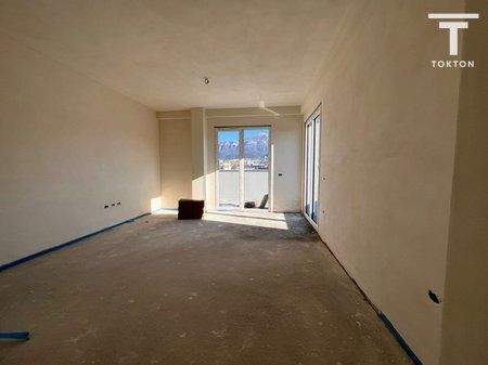 SHITET APARTAMENT 2+1+2+ VERANDE, ALI DEMI, TIRANE