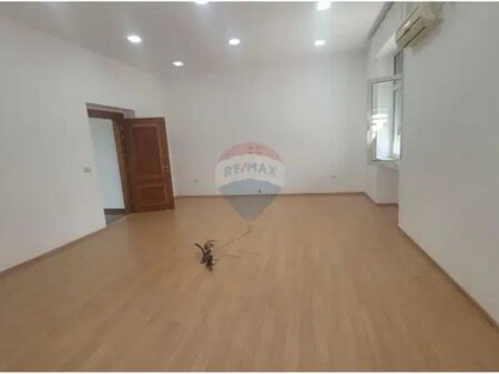 Zyrë Moderne në Bllok, Tiranë për Biznesin Tuaj.