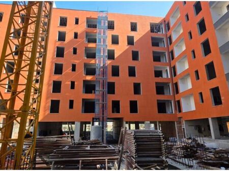 fotot  🚨 OKAZION KLERINGU – APARTAMENT + VERANDË NË RINGSIDE RESIDENCE- PASKUQAN! VETËM PËR PAK DITË!🚨 79,000 € Sip. Totale  85m2