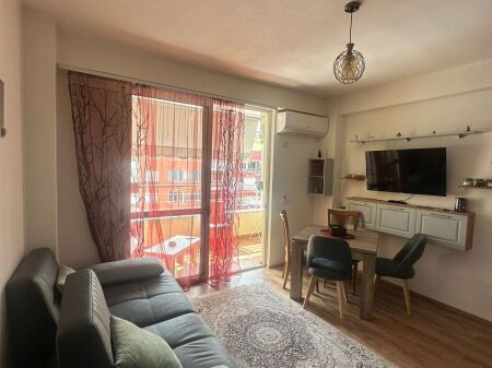 Vendesi in vendita 1+1 ad Astir vicino all'Artista