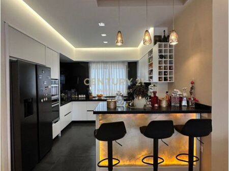 Apartament Modern 2+1+2 me 2 Poste Parkimi për Shitje te Liqeni i Thatë