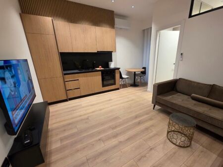 Shitet apartament 1+1 tek liqeni i thate