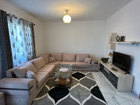 Casa privata 2+1 con cortile in affitto a Bathore / Kamez