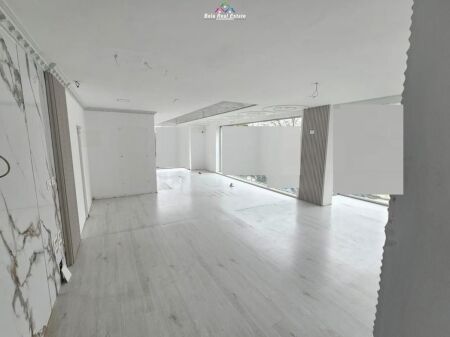 Ufficio/Negozio in Affitto vicino a 21 Dhjetorit ( ID BZ2818) Tirana