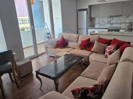 Qera, Apartament 2+1, 21 Dhjetori