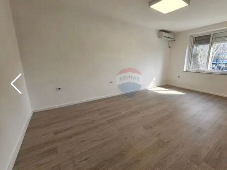 Ambjent me qira per zyra ne Vasil Shanto