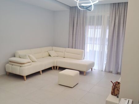 🏢Ne zonen e 5 Maji,jepet me qera apartament 2+1,ne proces mobilimi. 60,000Leke 