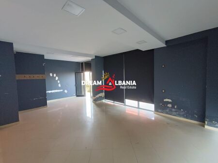 Dyqan për shitje në rrugën Kastriotet në Kamëz (ID 4171620)