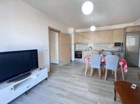 Qera, Apartament 3+1+2, Rruga 5 Maji, Tiranë.