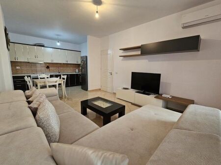 Apartament 2+1 tek Pallatet Cabej, Yzberisht