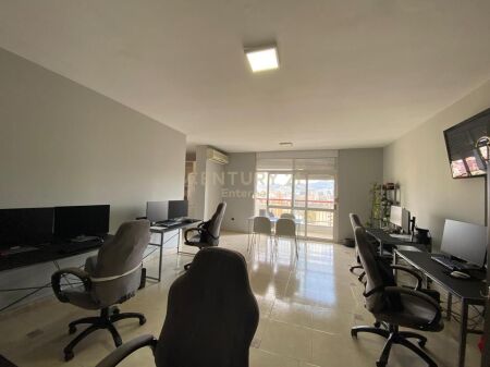 Jepet me Qera Apartament per Zyra 2+1+2 tek IshEkspozita
