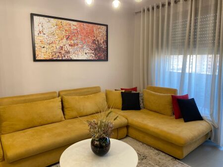 🏢 Stadiumi Dinamo,prane Klinikes Luis,jepet me qera apartament 1+1,i mobiluar 850€uro