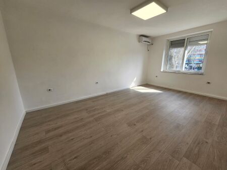 Ambjent me qira per zyra