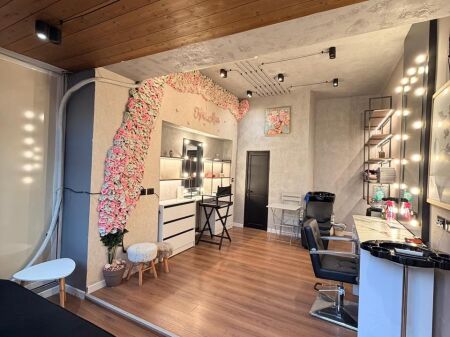 Shitet biznesi MakeUP artist