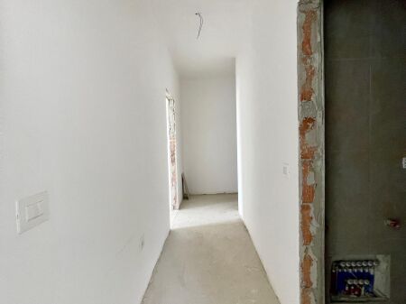 Shitet apartament tek Arlis